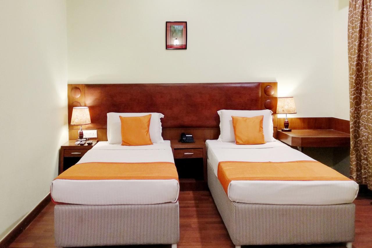Oyo 6110 Thalassa Suites Bangalore Exterior foto