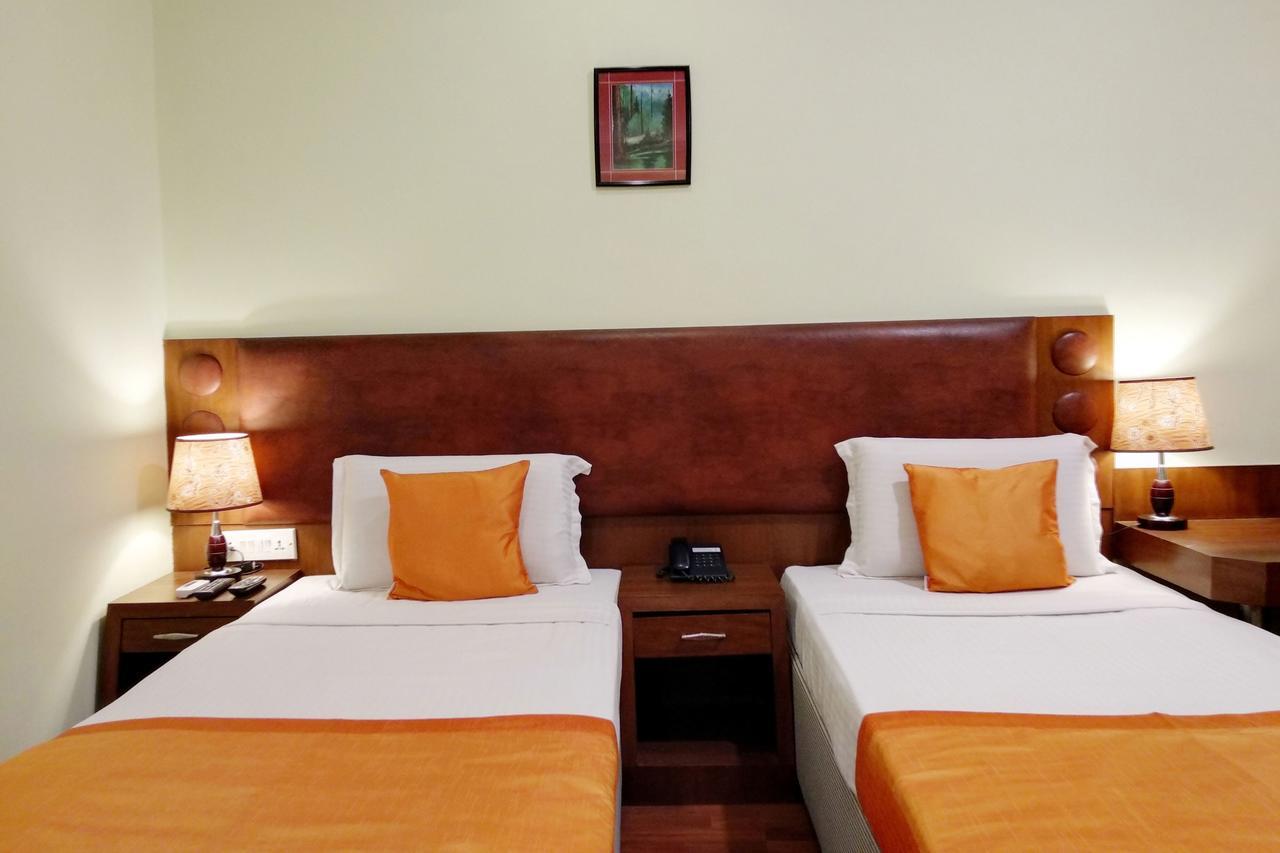 Oyo 6110 Thalassa Suites Bangalore Exterior foto